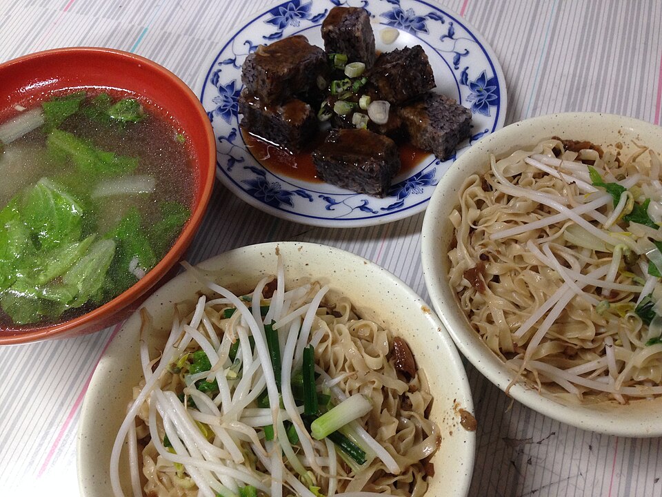 Yi mein (yi-mian noodles)