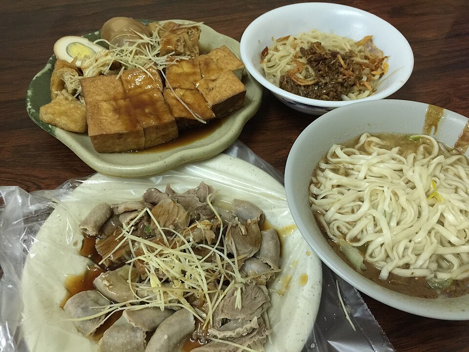 dry yi mian with meat sauce