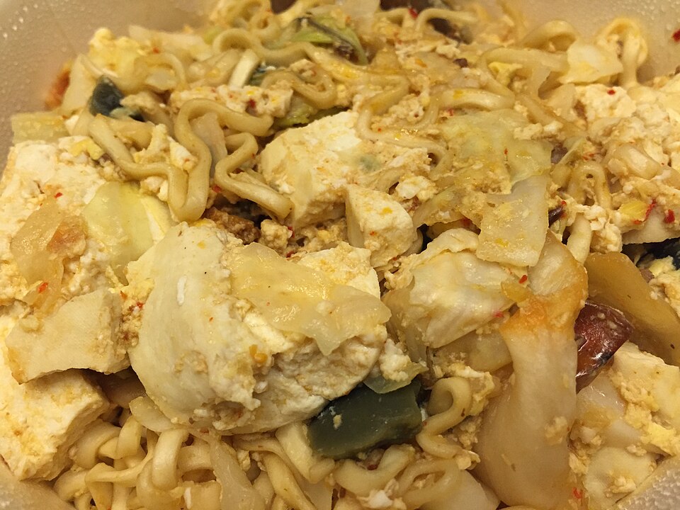 Stir-fried instant noodles
