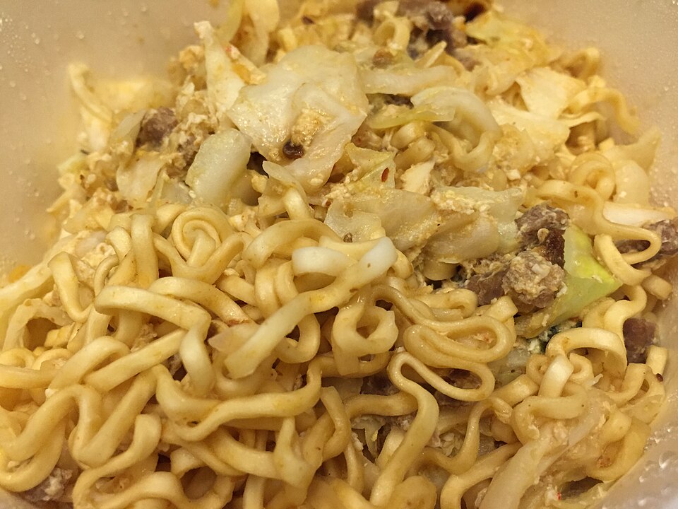 stir-fried instant noodles