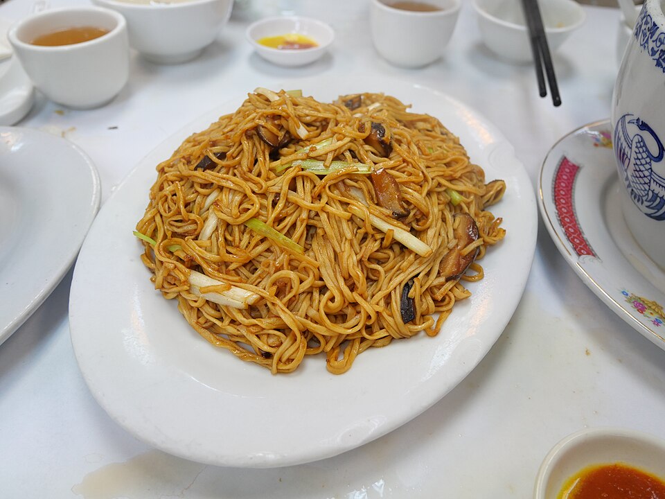 Yi mein (yi-mian noodles)