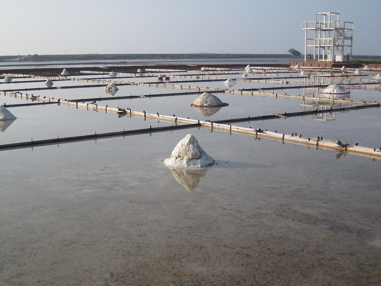 Jingzaijiao Tile-paved Salt Fields